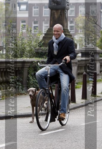Amsterdam 15 oktober 2007
Mart Visser op zijn fiets met hond.