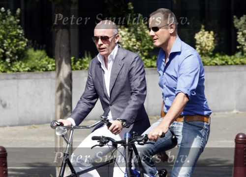 Amsterdam 24 mei 2008
Mart Visser en zijn vriend Job fietsend in Amsterdam.