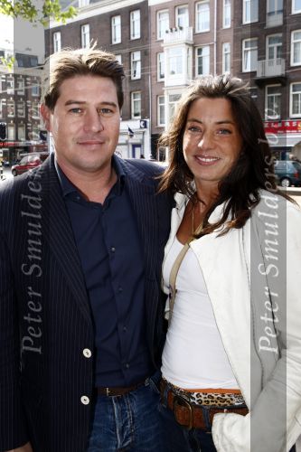 Amsterdam 11 mei 2009
Feestje Henk Schiffmacher en Sergio Herman. Sergio heeft een toetje gemaakt dat ontworpen is door Henk. Amanda en Martijn Krabbe
Peter Smulders bv