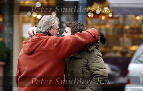 Amsterdam 17 januari 2008
Martijn Krabbe en Winston Gerschtanowitz  tijdens opnames op de cornelis schuytsstraat. Martijn zijn vader   Jeroen komt langs