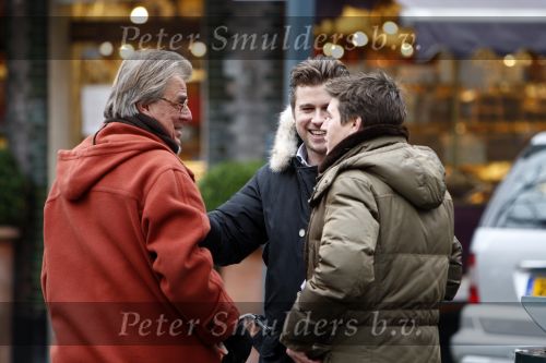 Amsterdam 17 januari 2008
Martijn Krabbe en Winston Gerschtanowitz  tijdens opnames op de cornelis schuytsstraat. Martijn zijn vader   Jeroen komt langs