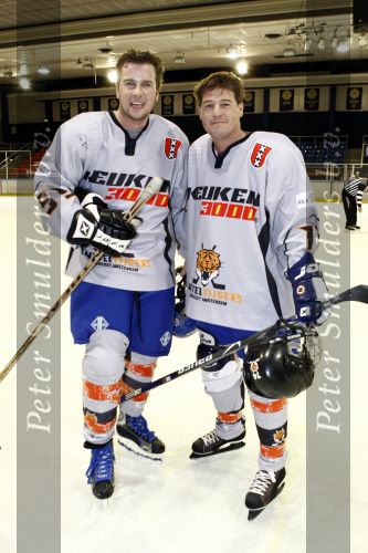 Amsterdam 21 maart 2009
RTL ewn SBS 6 ijshockeyen tegen elkaar op de Jaap Eden baan. Martijn Krabbe en Winston Gerschtanowitz
Peter Smulders bv