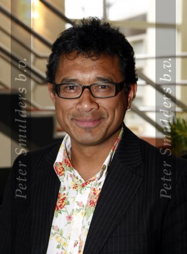 Bussum 20 maart 2008
Presentatie dvd flikken in hotel jan Tabak. Gerd Leers reikt de eerste dvd uit aan Victor Reinier Angela Schijf en Sergio Romero. Martin Schwab
Peter Smulders bv