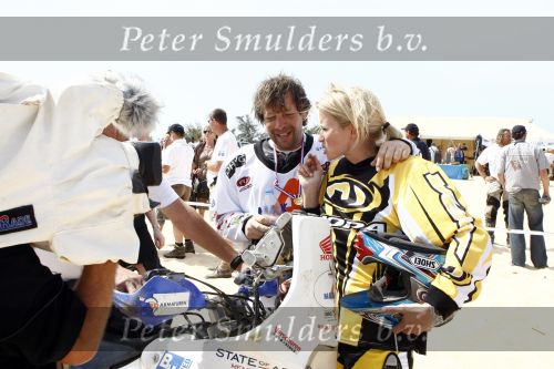 Dakar 23 maart 2008
Straatbeeld in Dakar waar de heroes legend eindigt. Gallyon v Vessem Viktor Brand Martin Utberg en Anouk Smulders
Peter Smulders bv
