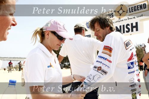 Dakar 23 maart 2008
Straatbeeld in Dakar waar de heroes legend eindigt. Gallyon v Vessem Viktor Brand Martin Utberg en Anouk Smulders
Peter Smulders bv