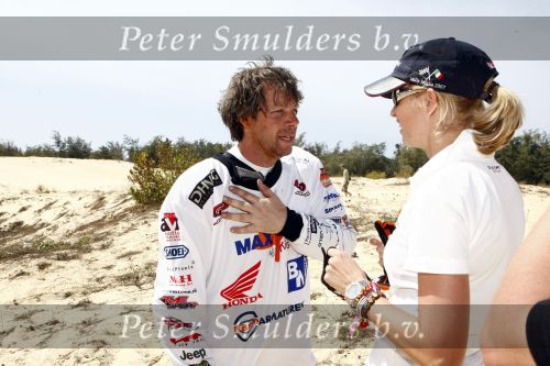 Dakar 23 maart 2008
Straatbeeld in Dakar waar de heroes legend eindigt. Gallyon v Vessem Viktor Brand Martin Utberg en Anouk Smulders
Peter Smulders bv