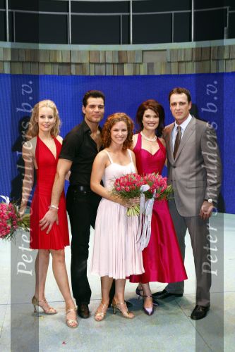 Utrecht 9 maart 2008
Premiere Dirty dancing met oa Martin v Bentem Anouk v Nes Jette Carolijn v d Berg Frances de Jong Chris Tates ea in het Beatrix theater.
Peter Smulders bv