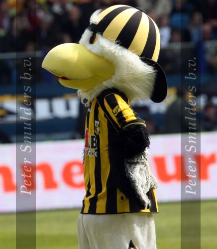 Arnhem, 20 April 2008 Kompetitiewedstrijd Vitesse-PSV, eindstand 0-1 Seizoen 2007/2008
PSV Landskampioen
Mascotte Vitesse