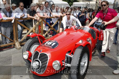 Brescia 15 mei 2008
Start van de Mille Miglia in Brescia. State of art rijdt met 2 porsches mee.
Maseratti Classic Car