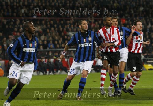 Eindhoven, 12 December 2007
Champions League wedstrijd PSV-Internationale Milan, eindstand 0-1 Seizoen 2007/2008
Materazzi Marco in duel met Alcides