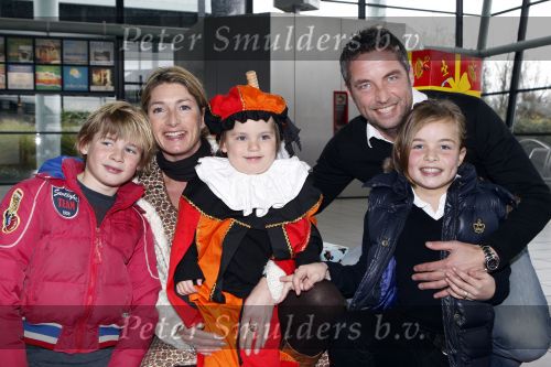 Rotterdam 25 november 2007
Premiere Feest van sinterklaas in ahoy.Mathias Scholten met vrouw en kinderen