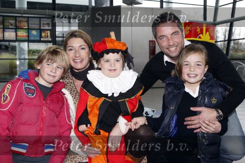Rotterdam 25 november 2007
Premiere Feest van sinterklaas in ahoy.Mathias Scholten met vrouw en kinderen