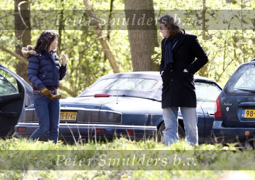 Amsterdam 12 april 2008
Matthijs v Nieuwkerk en zijn vrouw Karin v Nieuwkerk in hun Jaguar Cabrio sport.