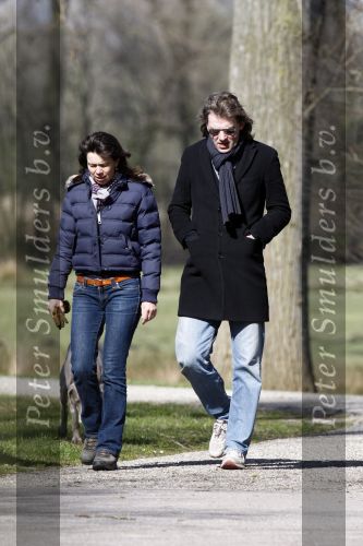 Amsterdam 12 april 2008
Matthijs v Nieuwkerk en zijn vrouw Karin v Nieuwkerk wandelend bij de bosbaan