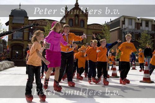 Makkum en Franeker30 april 2008
Koninginnedag 2008 met Koningin Beatrix Prins Willem Alexander Friso Constantijn Maurits Floris Pieter Christiaan Pieter v Vollenhoven en de prinsessen Maxima Laurentien Mabel Aimee Anita Margriet en Marilene. Maxima en Alexander op de schaats
Peter Smulders bv