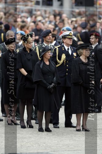 Amsterdam 4 mei 2009
Dodenherdenking op de dam met oa aanwezig Koningin Beatrix Prins Willem Alexander en prinses maxima.
Peter Smulders bv