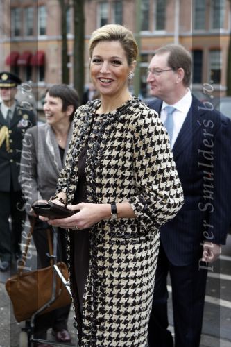 Den Haag 4 december 2007
Prinses Maxima en prinses Mathilde van Belgie bij de presentatie van een boek over kunst in museum Den Haag. Maxima en Mathilde dragen allebei ongeveer dezelfde kleding/outfit.