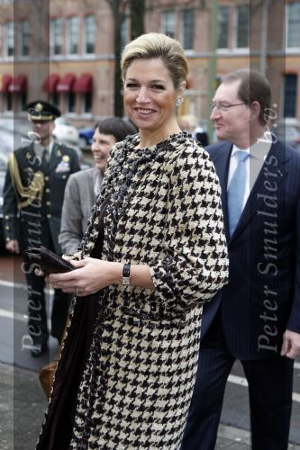 Den Haag 4 december 2007
Prinses Maxima en prinses Mathilde van Belgie bij de presentatie van een boek over kunst in museum Den Haag. Maxima en Mathilde dragen allebei ongeveer dezelfde kleding/outfit.