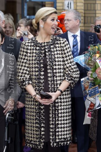 Den Haag 4 december 2007
Prinses Maxima en prinses Mathilde van Belgie bij de presentatie van een boek over kunst in museum Den Haag. Maxima en Mathilde dragen allebei ongeveer dezelfde kleding/outfit.
