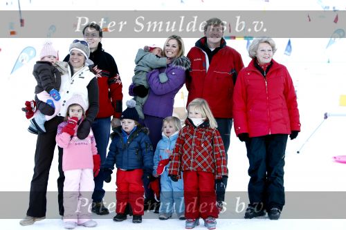 Lech 10 februari 2008
Fotosessie Koninklijke familie. Aanwezig waren Koningin Beatrix Maxima Prins Willem Alexander Amalai Alexia Ariane Prins Constantijn Prinses Laurentien Eloise Claus Cazimir en Elenore.
Peter Smulders bv