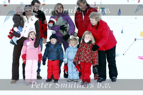Lech 10 februari 2008
Fotosessie Koninklijke familie. Aanwezig waren Koningin Beatrix Maxima Prins Willem Alexander Amalai Alexia Ariane Prins Constantijn Prinses Laurentien Eloise Claus Cazimir en Elenore.
Peter Smulders bv