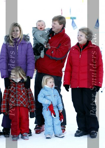 Lech 10 februari 2008
Fotosessie Koninklijke familie. Aanwezig waren Koningin Beatrix Maxima Prins Willem Alexander Amalai Alexia Ariane Prins Constantijn Prinses Laurentien Eloise Claus Cazimir en Elenore.
Peter Smulders bv