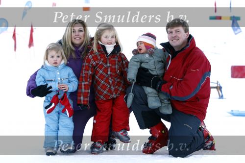 Lech 10 februari 2008
Fotosessie Koninklijke familie. Aanwezig waren Koningin Beatrix Maxima Prins Willem Alexander Amalai Alexia Ariane Prins Constantijn Prinses Laurentien Eloise Claus Cazimir en Elenore.
Peter Smulders bv