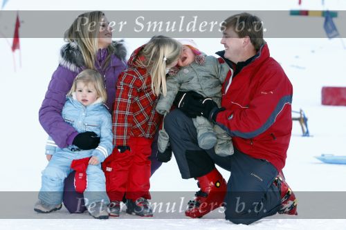 Lech 10 februari 2008
Fotosessie Koninklijke familie. Aanwezig waren Koningin Beatrix Maxima Prins Willem Alexander Amalai Alexia Ariane Prins Constantijn Prinses Laurentien Eloise Claus Cazimir en Elenore.
Peter Smulders bv