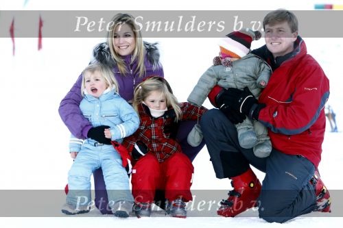 Lech 10 februari 2008
Fotosessie Koninklijke familie. Aanwezig waren Koningin Beatrix Maxima Prins Willem Alexander Amalai Alexia Ariane Prins Constantijn Prinses Laurentien Eloise Claus Cazimir en Elenore.
Peter Smulders bv