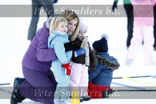 Lech 10 februari 2008
Fotosessie Koninklijke familie. Aanwezig waren Koningin Beatrix Maxima Prins Willem Alexander Amalai Alexia Ariane Prins Constantijn Prinses Laurentien Eloise Claus Cazimir en Elenore.
Peter Smulders bv