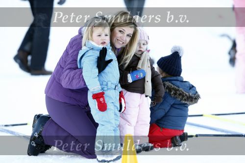 Lech 10 februari 2008
Fotosessie Koninklijke familie. Aanwezig waren Koningin Beatrix Maxima Prins Willem Alexander Amalai Alexia Ariane Prins Constantijn Prinses Laurentien Eloise Claus Cazimir en Elenore.
Peter Smulders bv