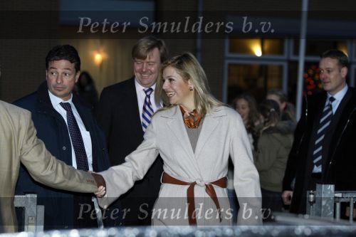 Wassenaar 10 december 2007
Maxima en Prins Willem Alexander brengen pri ses Amalia voor haar eerste schooldag naar de bloemcampschool.