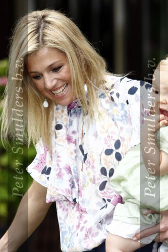 Wassenaar 11 juli 2008
Foto uurtje met prinses Maxima Prins Willem Alexander  en hun dochters Amalia Alexia en Ariane . Ze komen aanrijden in bakfiets.
Peter Smulders bv