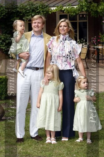 Wassenaar 11 juli 2008
Foto uurtje met prinses Maxima Prins Willem Alexander  en hun dochters Amalia Alexia en Ariane . Ze komen aanrijden in bakfiets.
Peter Smulders bv