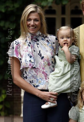 Wassenaar 11 juli 2008
Foto uurtje met prinses Maxima Prins Willem Alexander  en hun dochters Amalia Alexia en Ariane . Ze komen aanrijden in bakfiets.
Peter Smulders bv