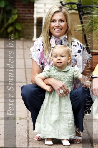 Wassenaar 11 juli 2008
Foto uurtje met prinses Maxima Prins Willem Alexander  en hun dochters Amalia Alexia en Ariane . Ze komen aanrijden in bakfiets.
Peter Smulders bv