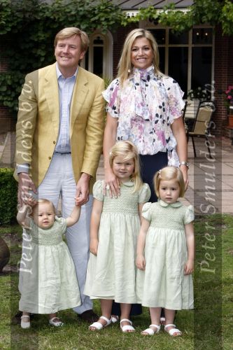 Wassenaar 11 juli 2008
Foto uurtje met prinses Maxima Prins Willem Alexander  en hun dochters Amalia Alexia en Ariane . Ze komen aanrijden in bakfiets.
Peter Smulders bv