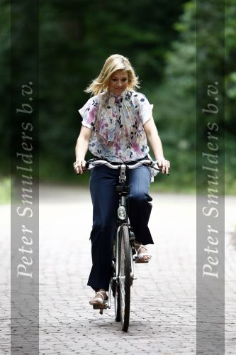 Wassenaar 11 juli 2008
Foto uurtje met prinses Maxima Prins Willem Alexander  en hun dochters Amalia Alexia en Ariane . Ze komen aanrijden in bakfiets.
Peter Smulders bv