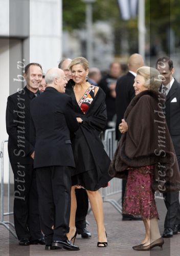 Amsterdam 11 september 2007
Koningin Beatrix en prinses Maxima bij voorstelling voor 75e verjaardag van Hans v Maanen in het muziektheater.