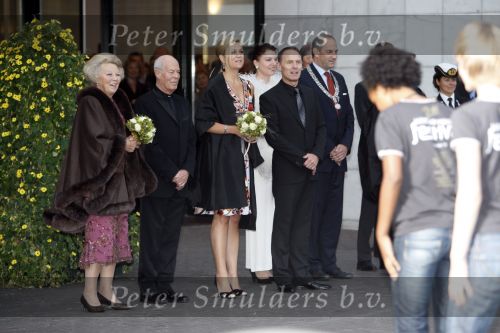 Amsterdam 11 september 2007
Koningin Beatrix en prinses Maxima bij voorstelling voor 75e verjaardag van Hans v Maanen in het muziektheater. Maxima op hoge hakken
Peter Smulders bv