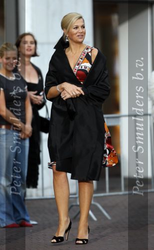 Amsterdam 11 september 2007
Koningin Beatrix en prinses Maxima bij voorstelling voor 75e verjaardag van Hans v Maanen in het muziektheater. Maxima op hoge hakken