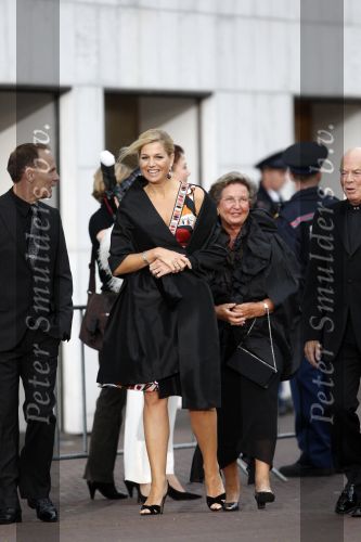 Amsterdam 11 september 2007
Koningin Beatrix en prinses Maxima bij voorstelling voor 75e verjaardag van Hans v Maanen in het muziektheater.