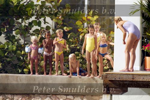 Curacao 13 augustus 2002
Prins Willem Alexander en Maxima aan het zonnen bij hun appartement