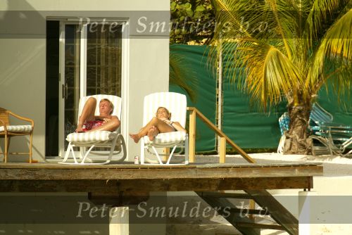 Curacao 13 augustus 2002
Prins Willem Alexander en Maxima aan het zonnen bij hun appartement