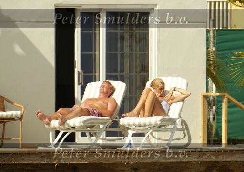 Curacao 13 augustus 2002
Prins Willem Alexander en Maxima aan het zonnen bij hun appartement
