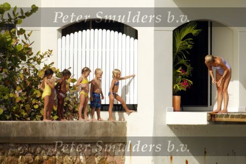 Curacao 13 augustus 2002
Prins Willem Alexander en Maxima aan het zonnen bij hun appartement