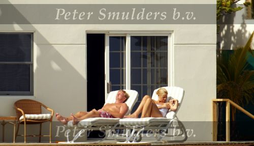Curacao 13 augustus 2002
Prins Willem Alexander en Maxima aan het zonnen bij hun appartement