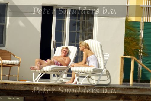 Curacao 13 augustus 2002
Prins Willem Alexander en Maxima aan het zonnen bij hun appartement