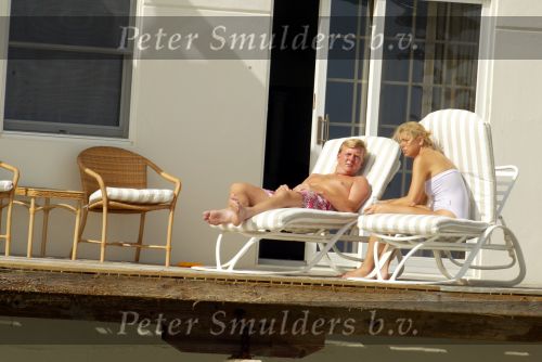 Curacao 13 augustus 2002
Prins Willem Alexander en Maxima aan het zonnen bij hun appartement