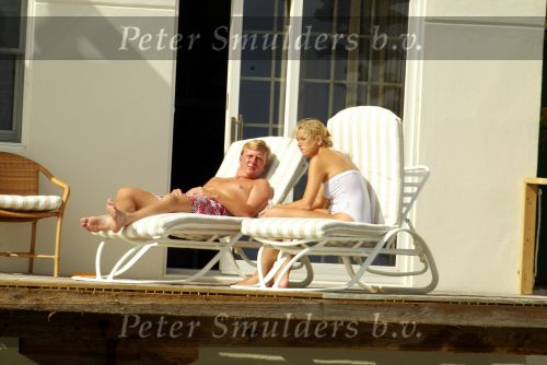 Curacao 13 augustus 2002
Prins Willem Alexander en Maxima aan het zonnen bij hun appartement